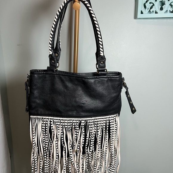 Steve Madden Black and White Fringe Shoulder Bag - Picture 2 of 7